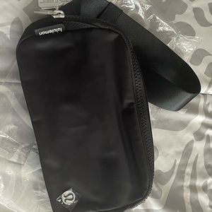 NWT lululemon black everywhere belt bag 1L